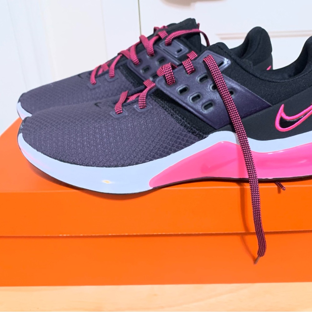 Nike Women's Athletic Shoes - Black and Pink